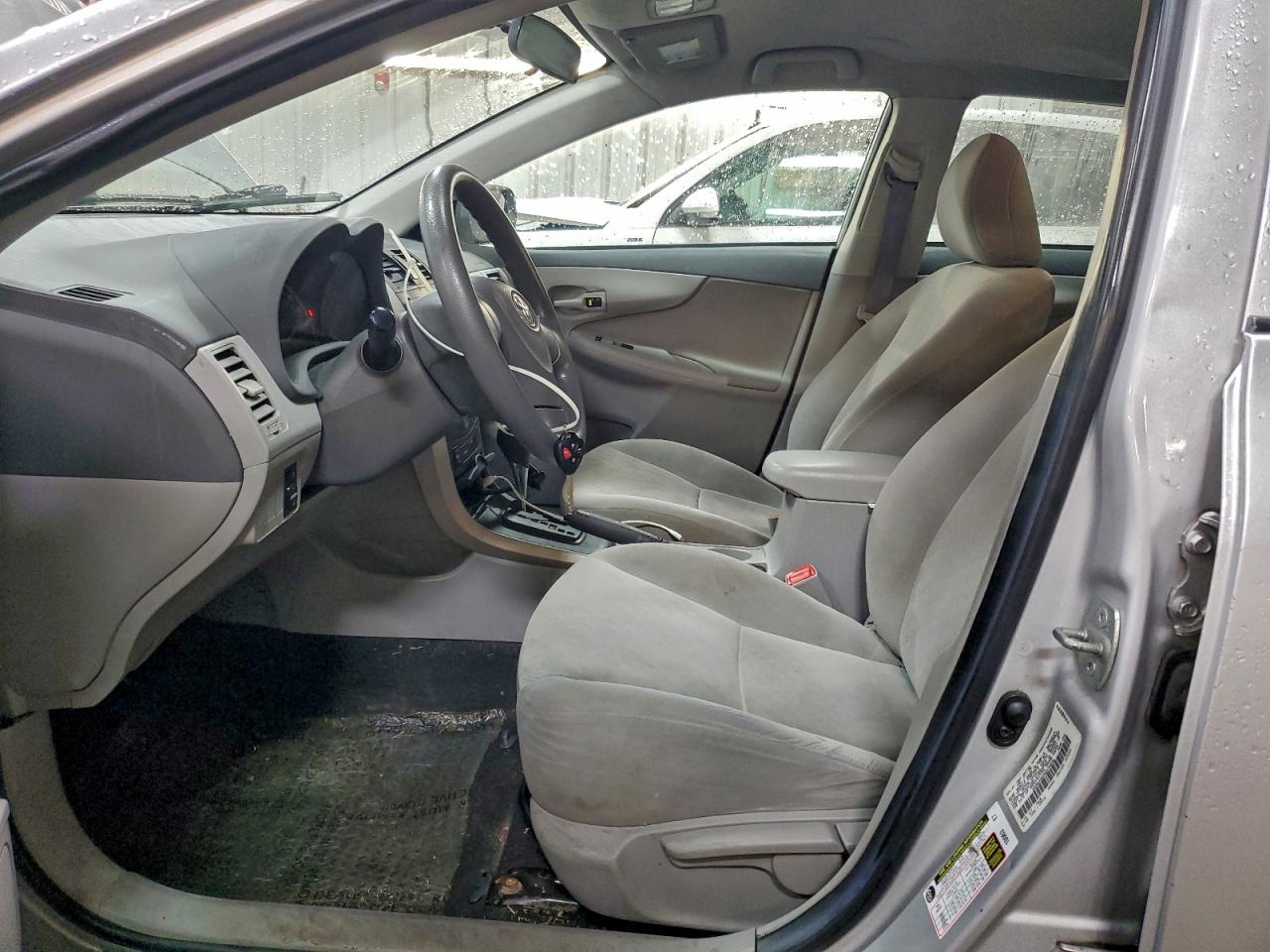 2009 TOYOTA COROLLA LE photo 7