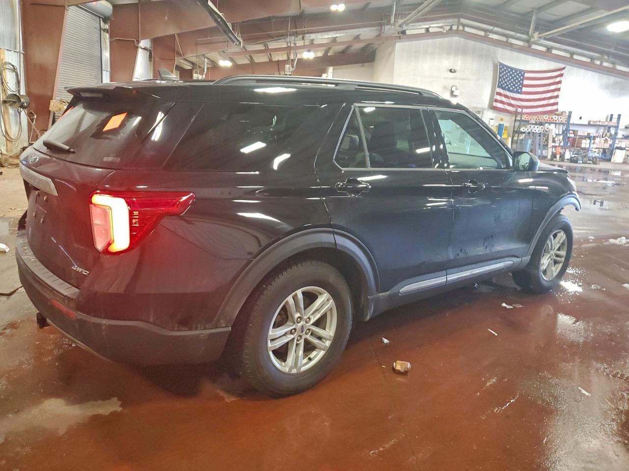 2021 FORD EXPLORER XLT photo 3