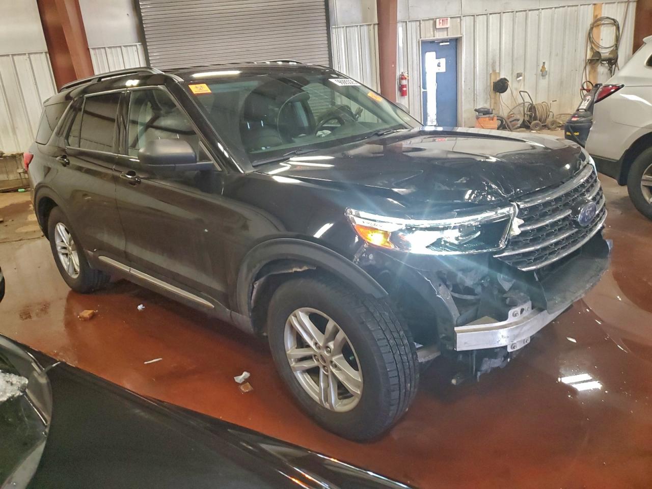2021 FORD EXPLORER XLT photo 4