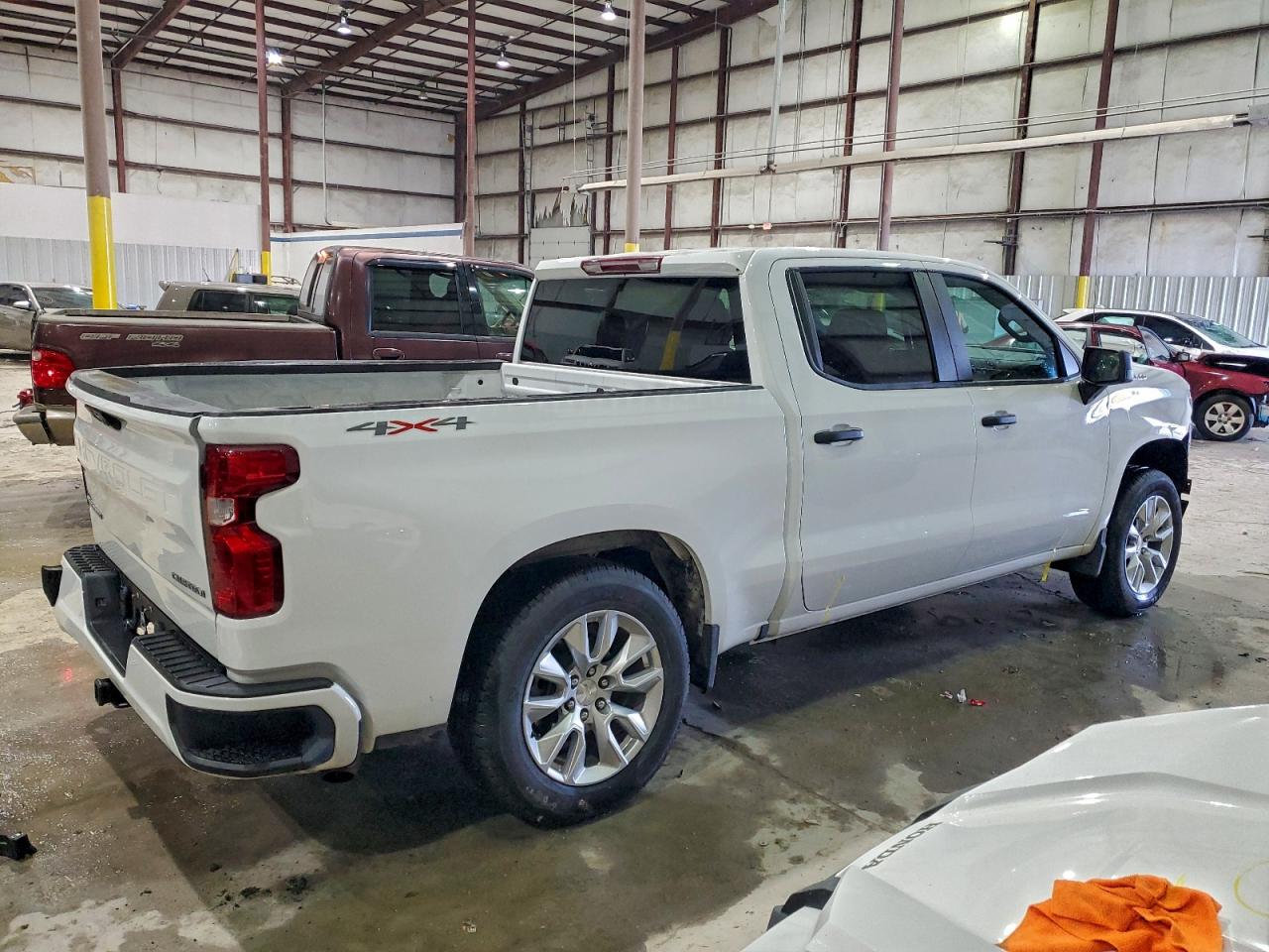 2024 CHEVROLET SILVERADO K1500 CUSTOM photo 3