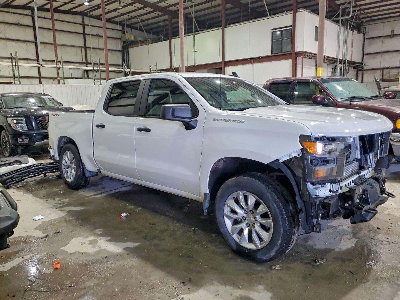 2024 CHEVROLET SILVERADO K1500 CUSTOM photo 4