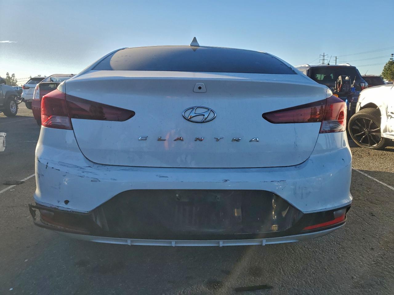 2019 HYUNDAI ELANTRA SEL photo 16
