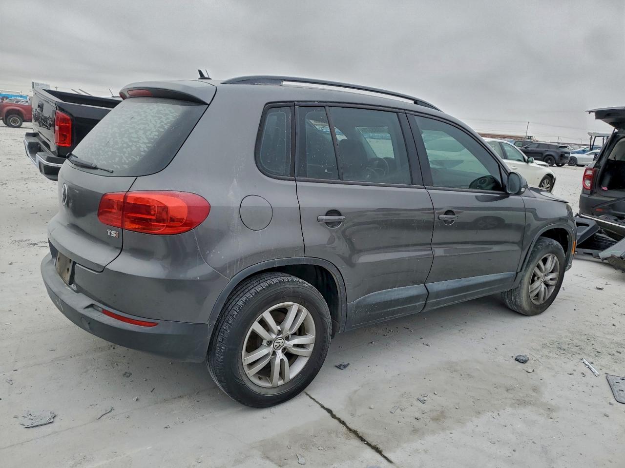 2016 VOLKSWAGEN TIGUAN S photo 9