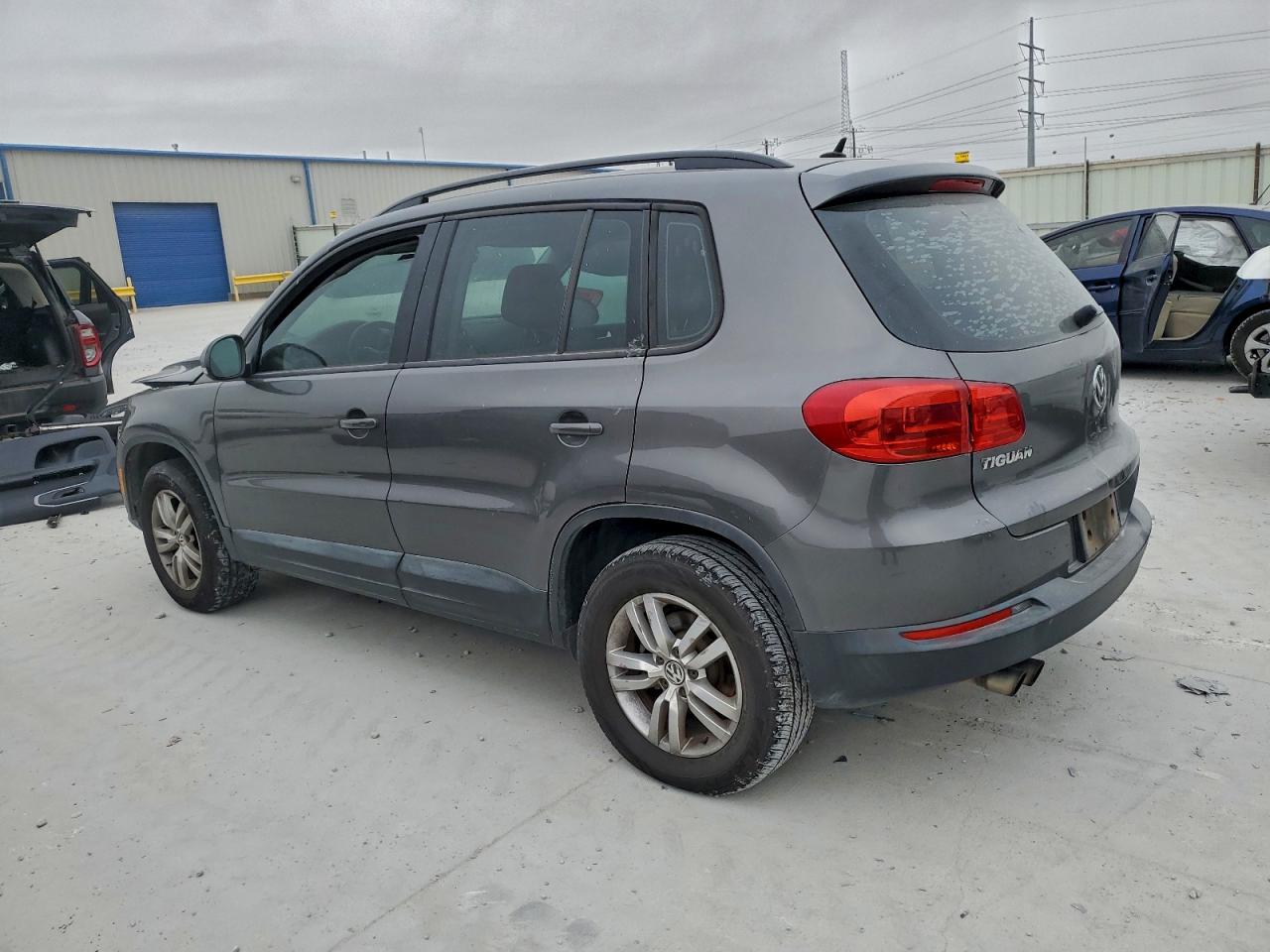 2016 VOLKSWAGEN TIGUAN S photo 5