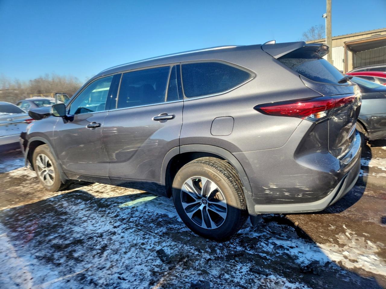 2021 TOYOTA HIGHLANDER XLE photo 4