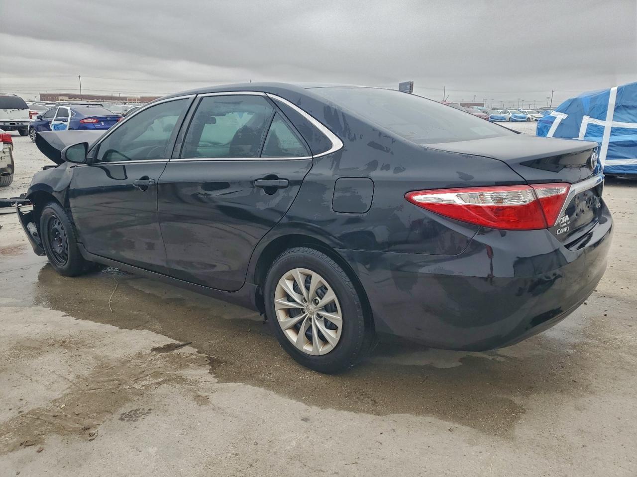2017 TOYOTA CAMRY LE photo 3