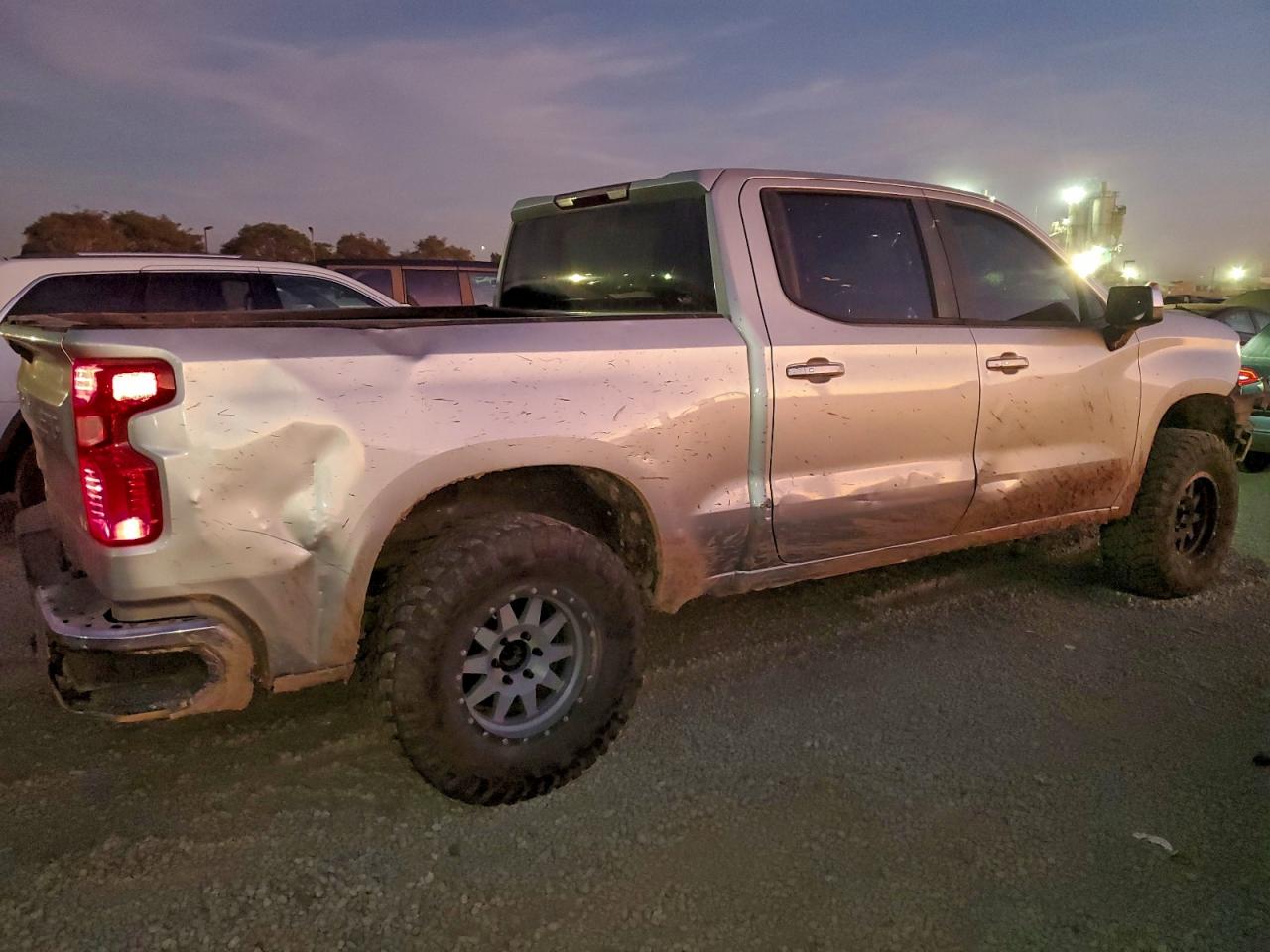 2019 CHEVROLET SILVERADO K1500 LT photo 3