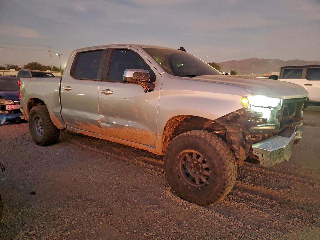 2019 CHEVROLET SILVERADO K1500 LT photo 4