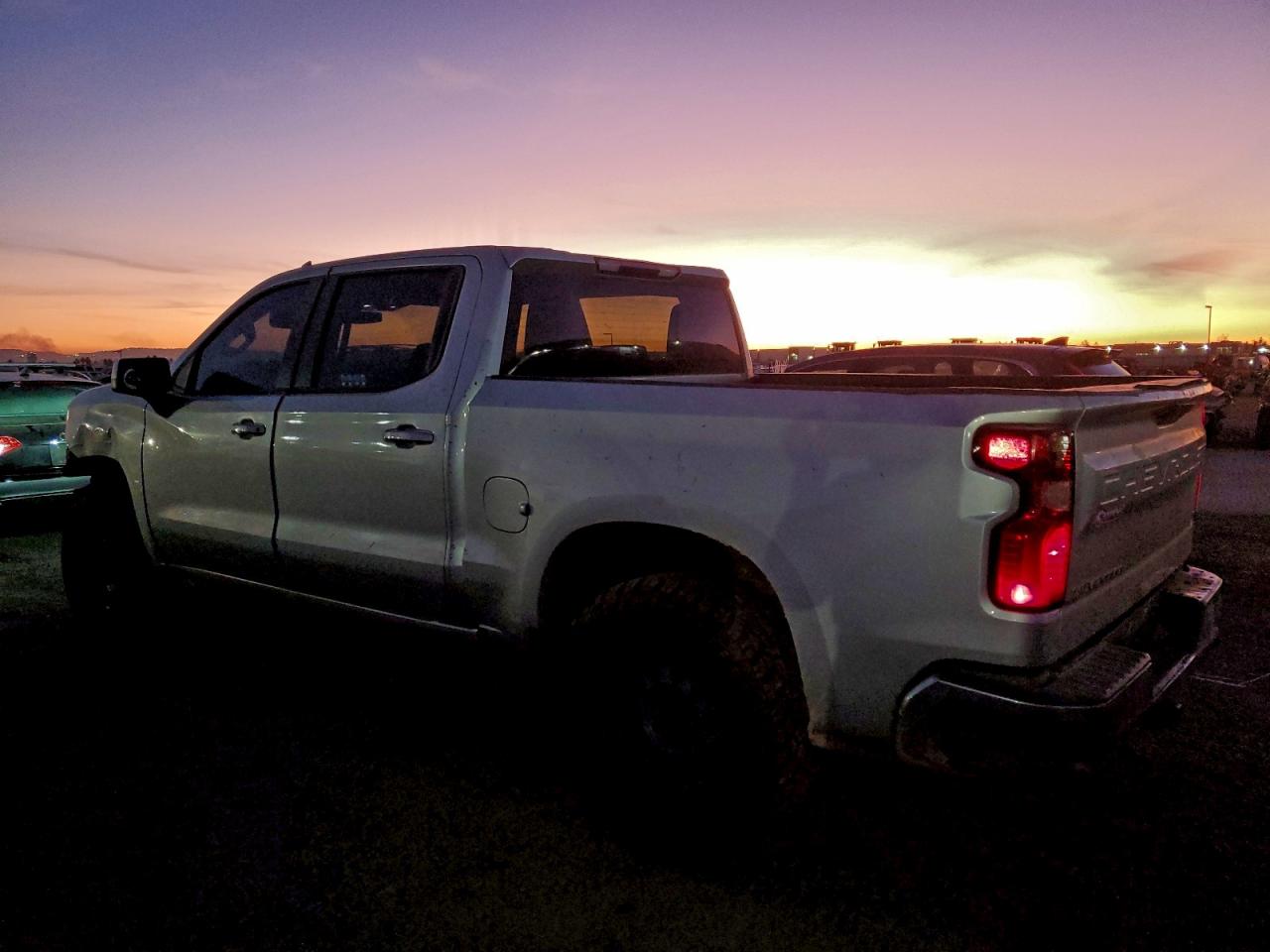 2019 CHEVROLET SILVERADO K1500 LT photo 2