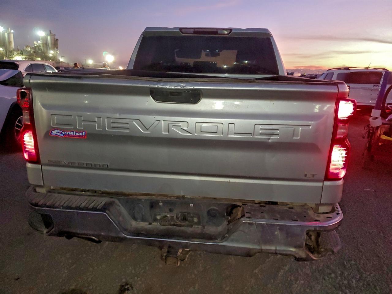 2019 CHEVROLET SILVERADO K1500 LT photo 6