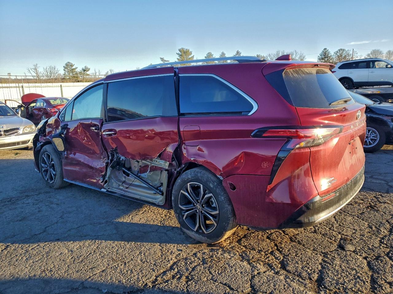 2025 TOYOTA SIENNA LIMITED photo 2