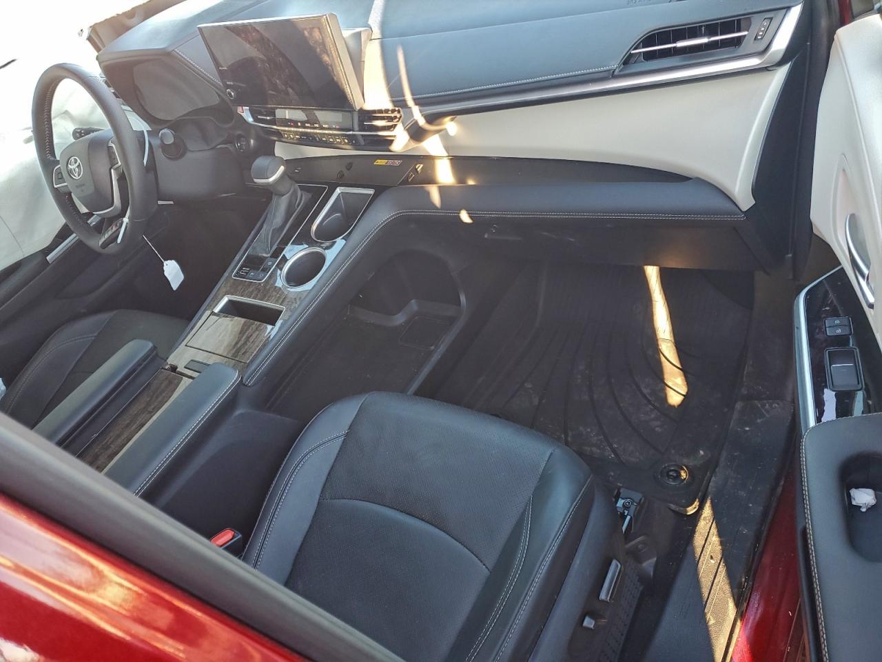 2025 TOYOTA SIENNA LIMITED photo 8