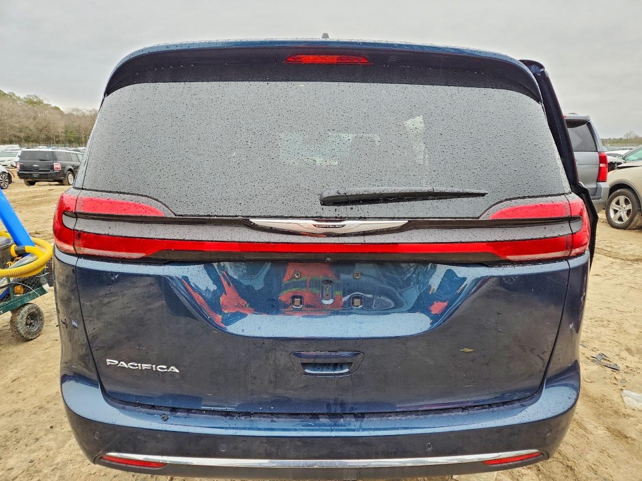 2025 CHRYSLER PACIFICA SELECT photo 6