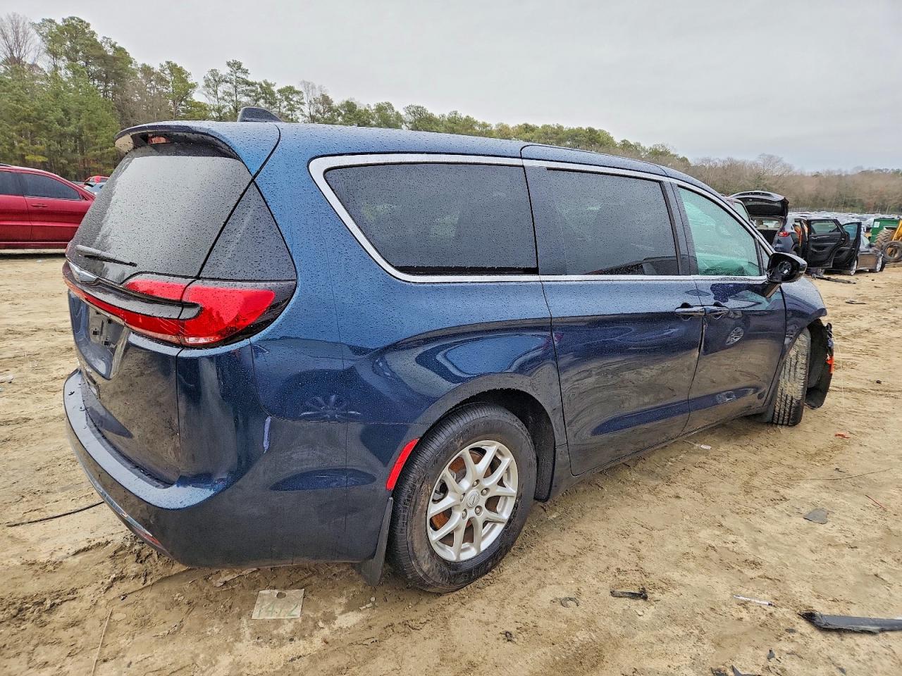 2025 CHRYSLER PACIFICA SELECT photo 3
