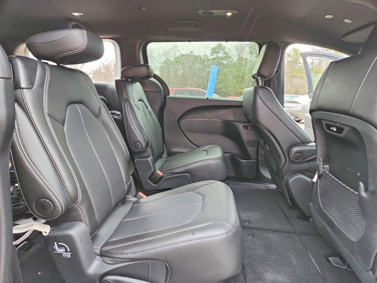 2025 CHRYSLER PACIFICA SELECT photo 11