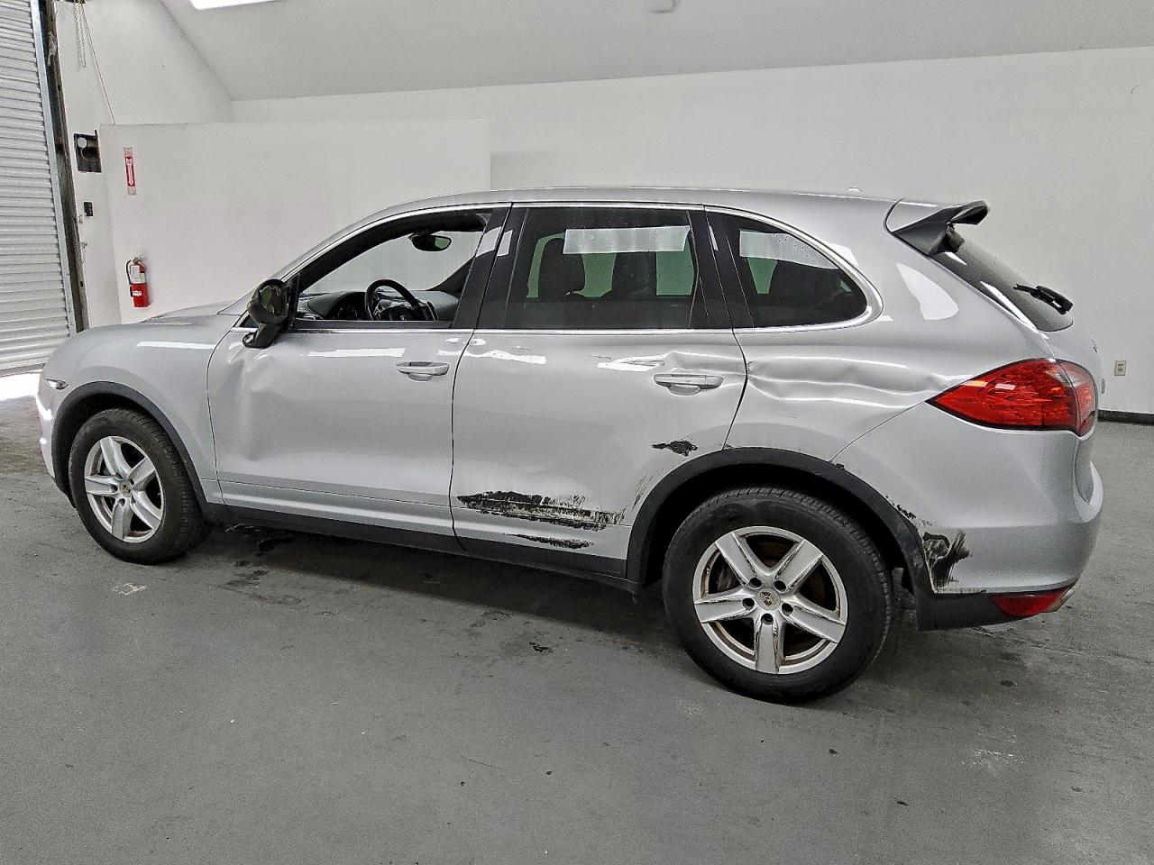 2013 PORSCHE CAYENNE photo 3