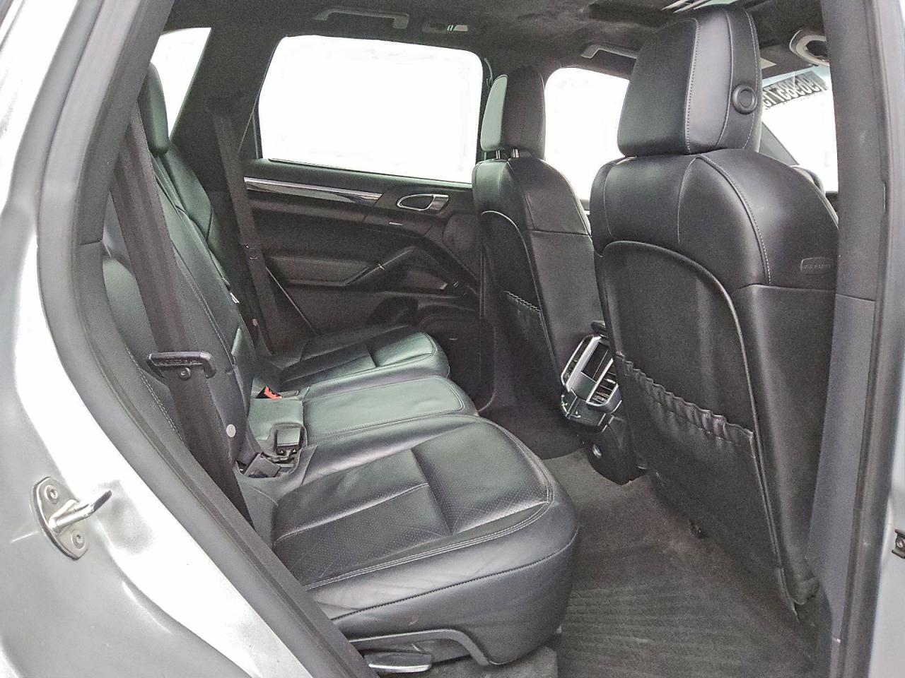 2013 PORSCHE CAYENNE photo 21