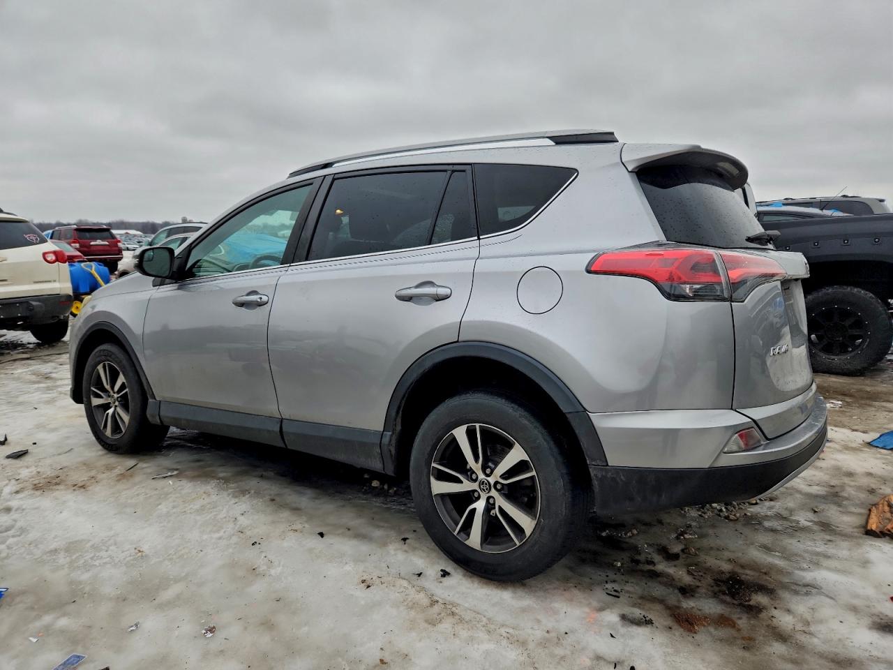 2017 TOYOTA RAV4 XLE photo 2