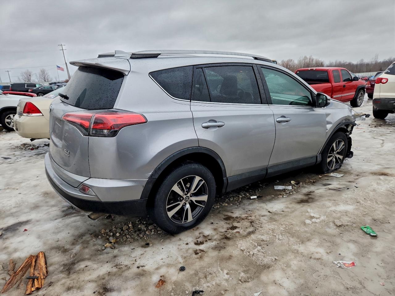 2017 TOYOTA RAV4 XLE photo 3