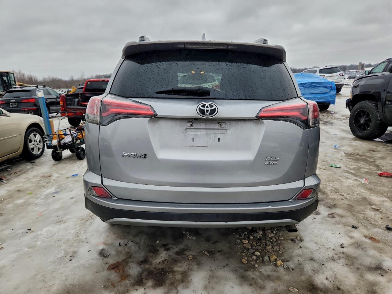 2017 TOYOTA RAV4 XLE photo 6
