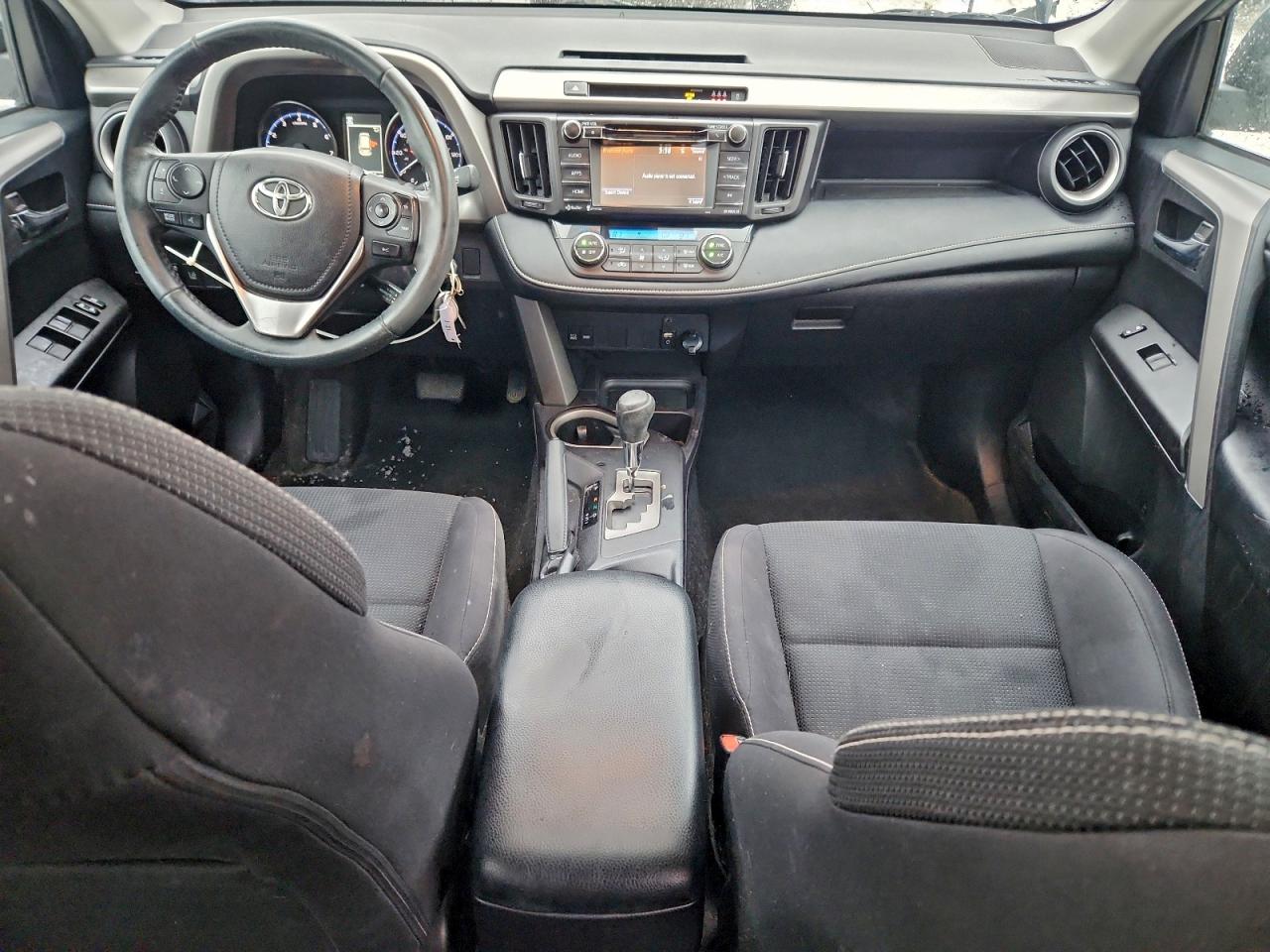 2017 TOYOTA RAV4 XLE photo 8