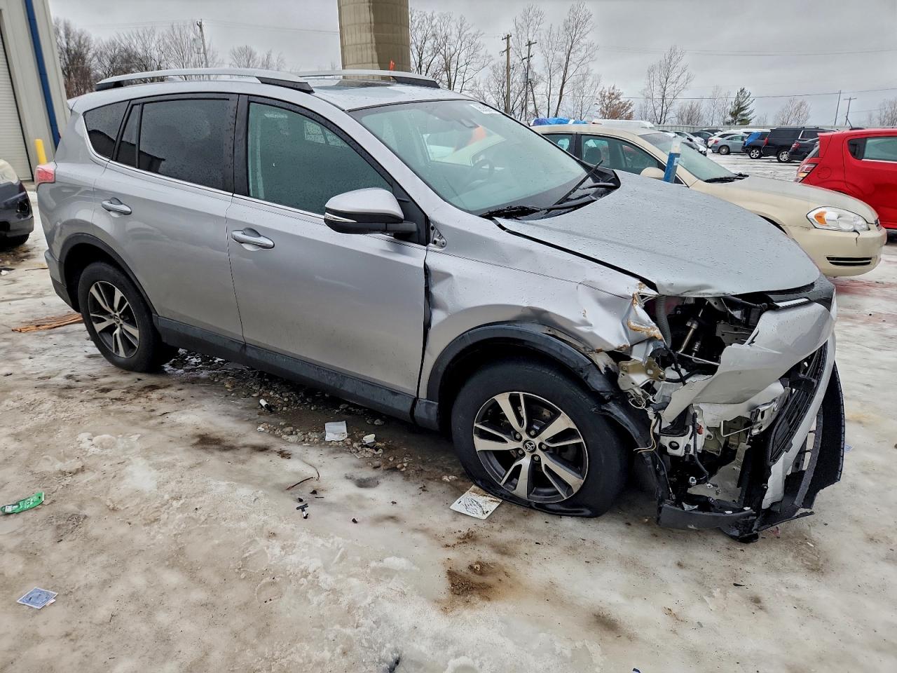 2017 TOYOTA RAV4 XLE photo 4