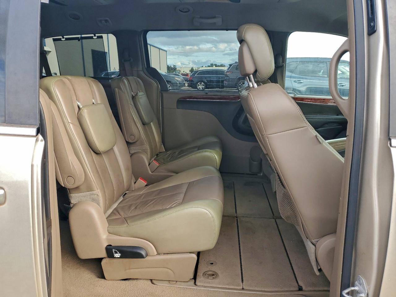 2013 CHRYSLER TOWN & COUNTRY LIMITED photo 31