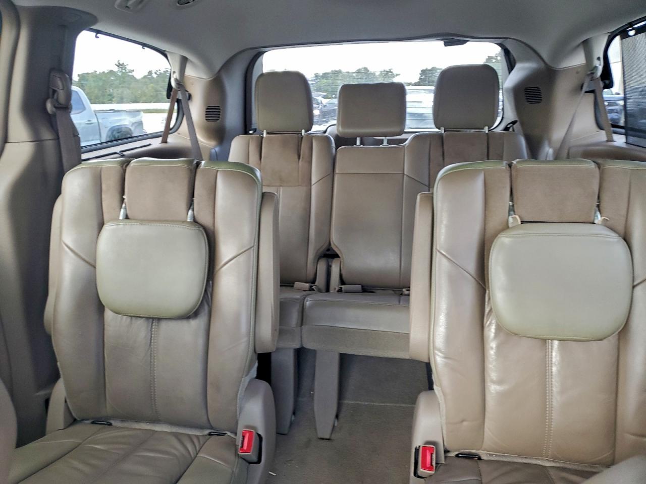2013 CHRYSLER TOWN & COUNTRY LIMITED photo 28