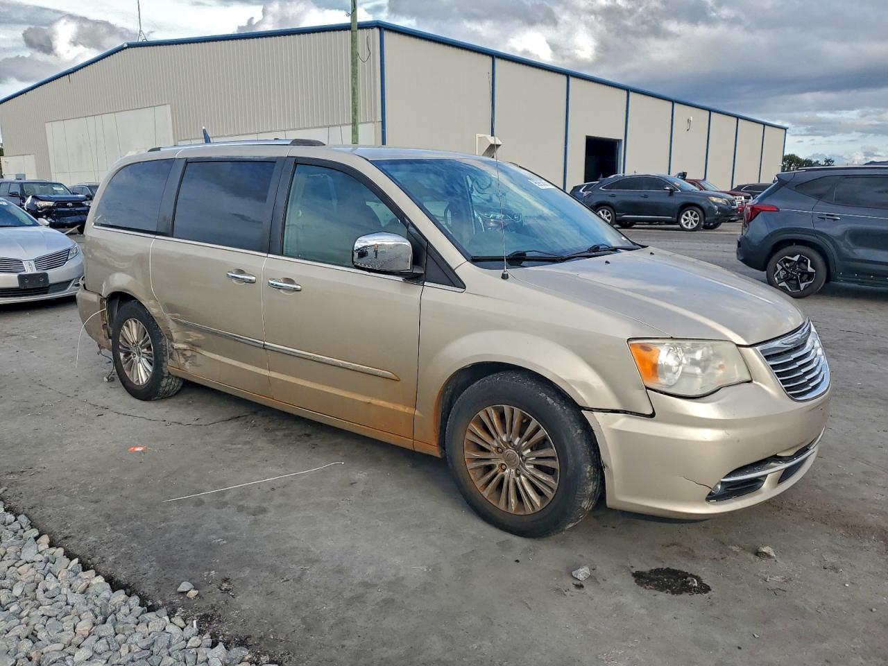 2013 CHRYSLER TOWN & COUNTRY LIMITED photo 10