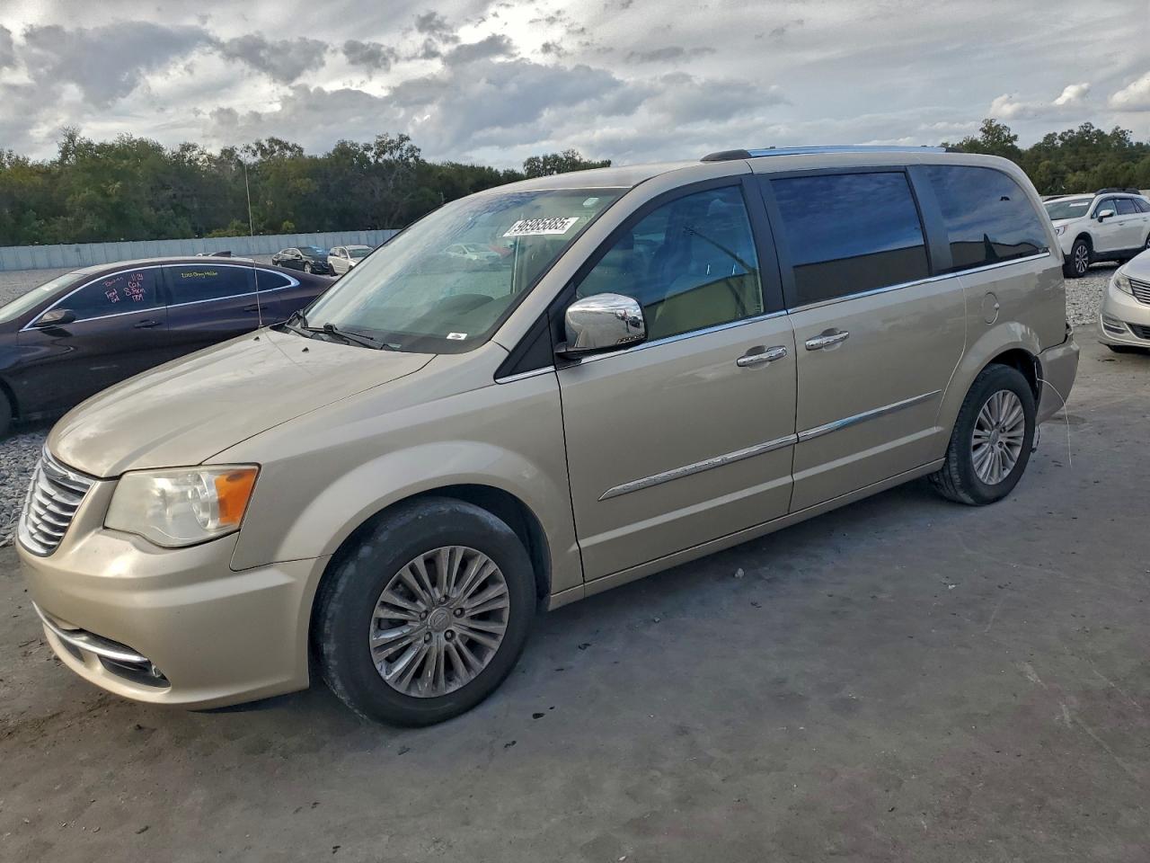2013 CHRYSLER TOWN & COUNTRY