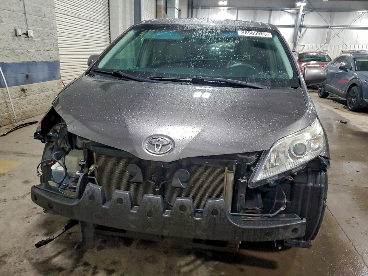 2013 TOYOTA SIENNA XLE photo 5