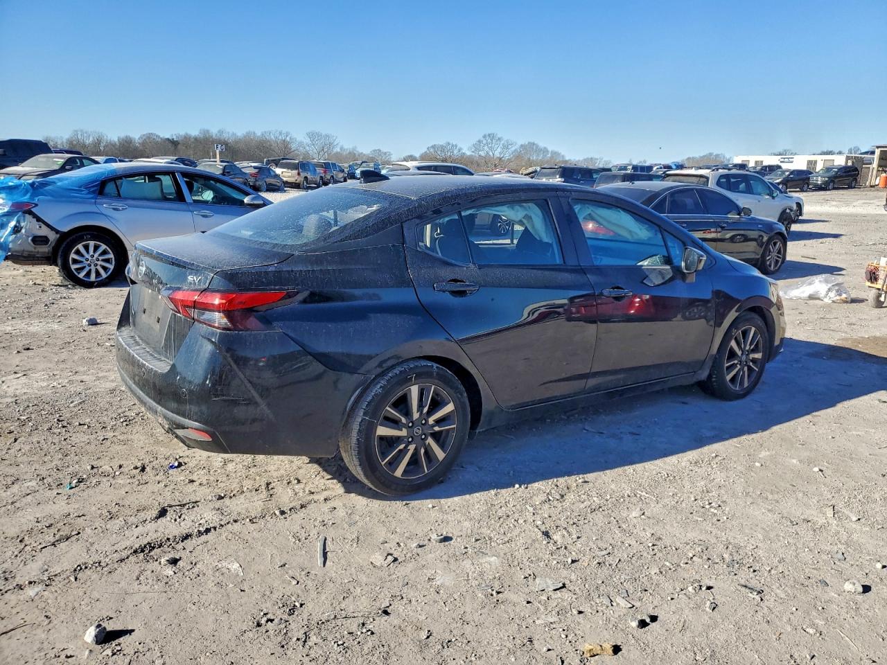 2021 NISSAN VERSA SV photo 5