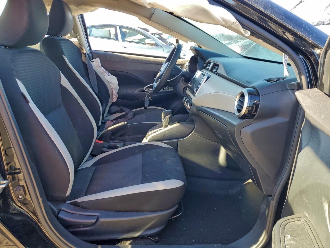 2021 NISSAN VERSA SV photo 13