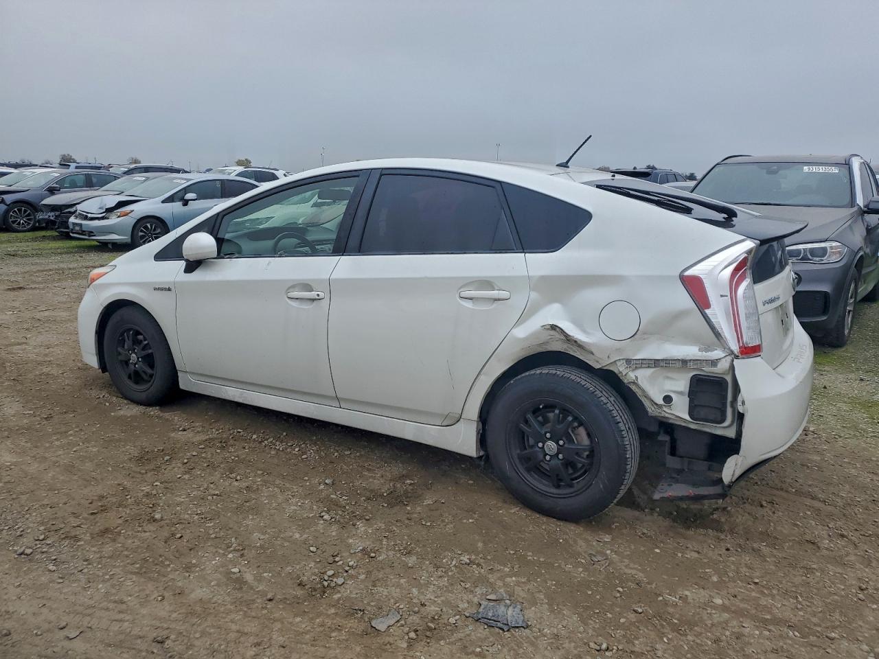 2015 TOYOTA PRIUS photo 3