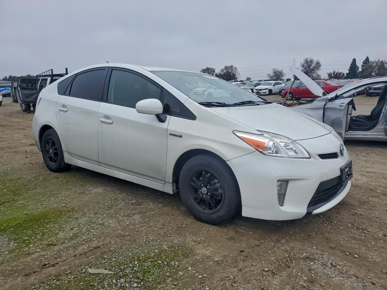 2015 TOYOTA PRIUS photo 7