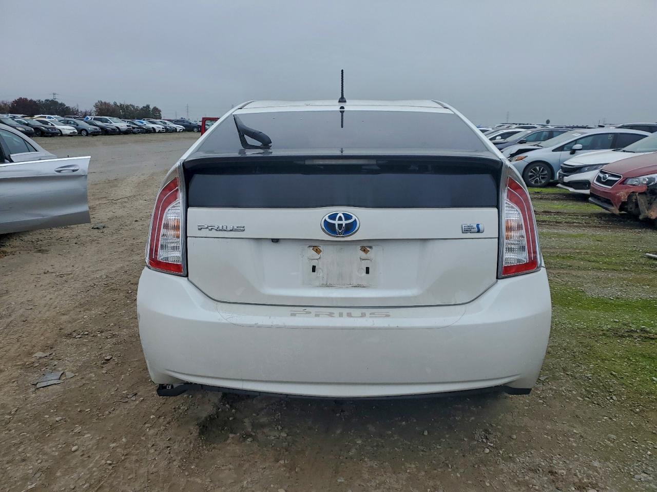 2015 TOYOTA PRIUS photo 11