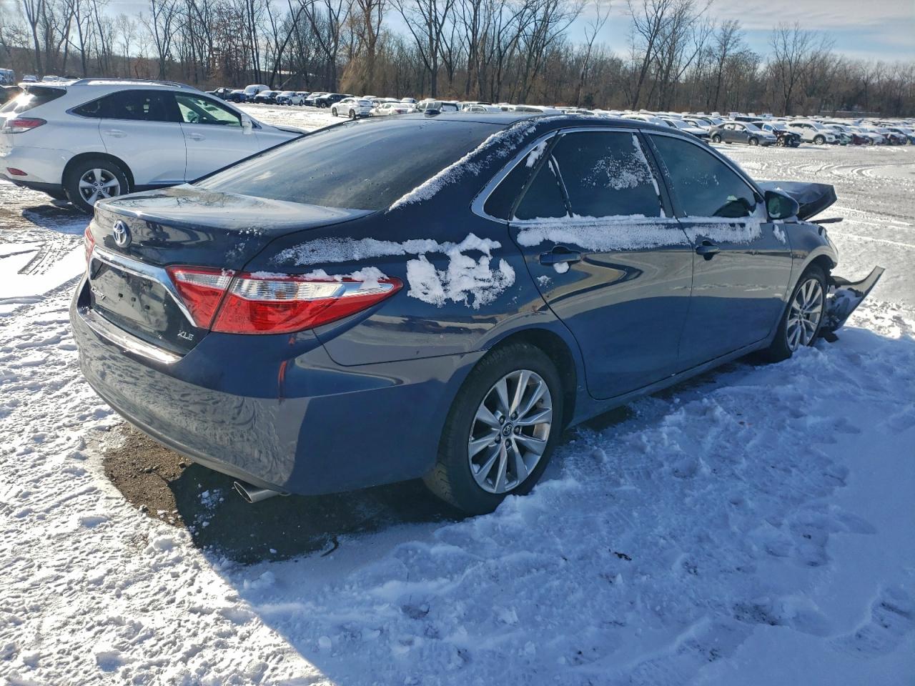2015 TOYOTA CAMRY XSE photo 9