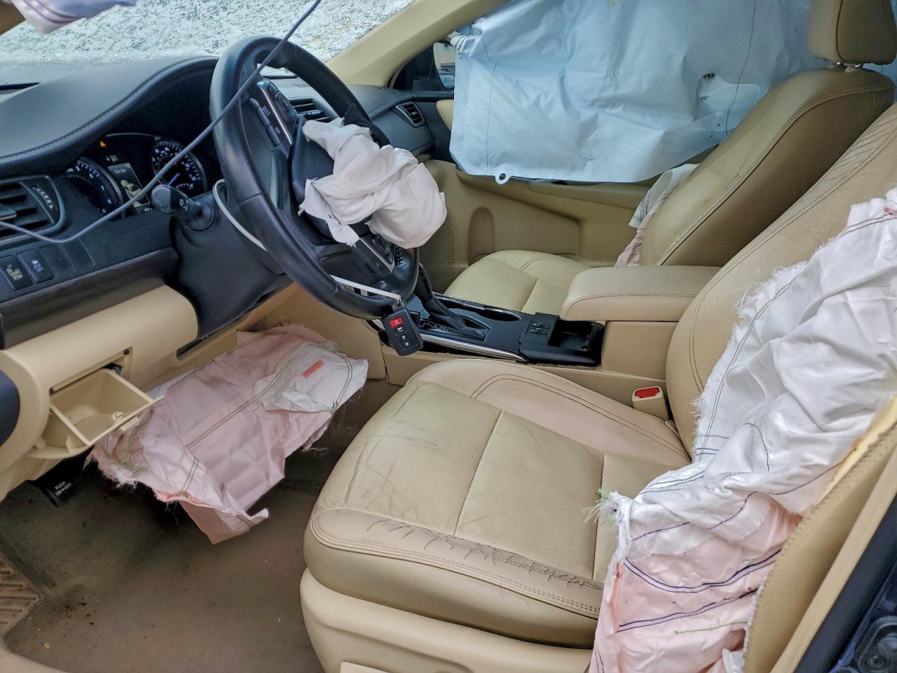 2015 TOYOTA CAMRY XSE photo 25