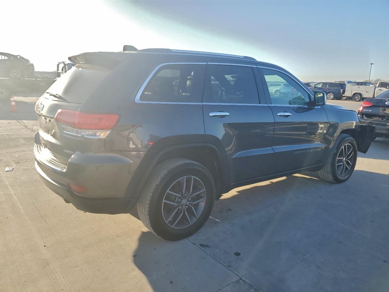 2018 JEEP GRAND CHEROKEE LIMITED photo 3