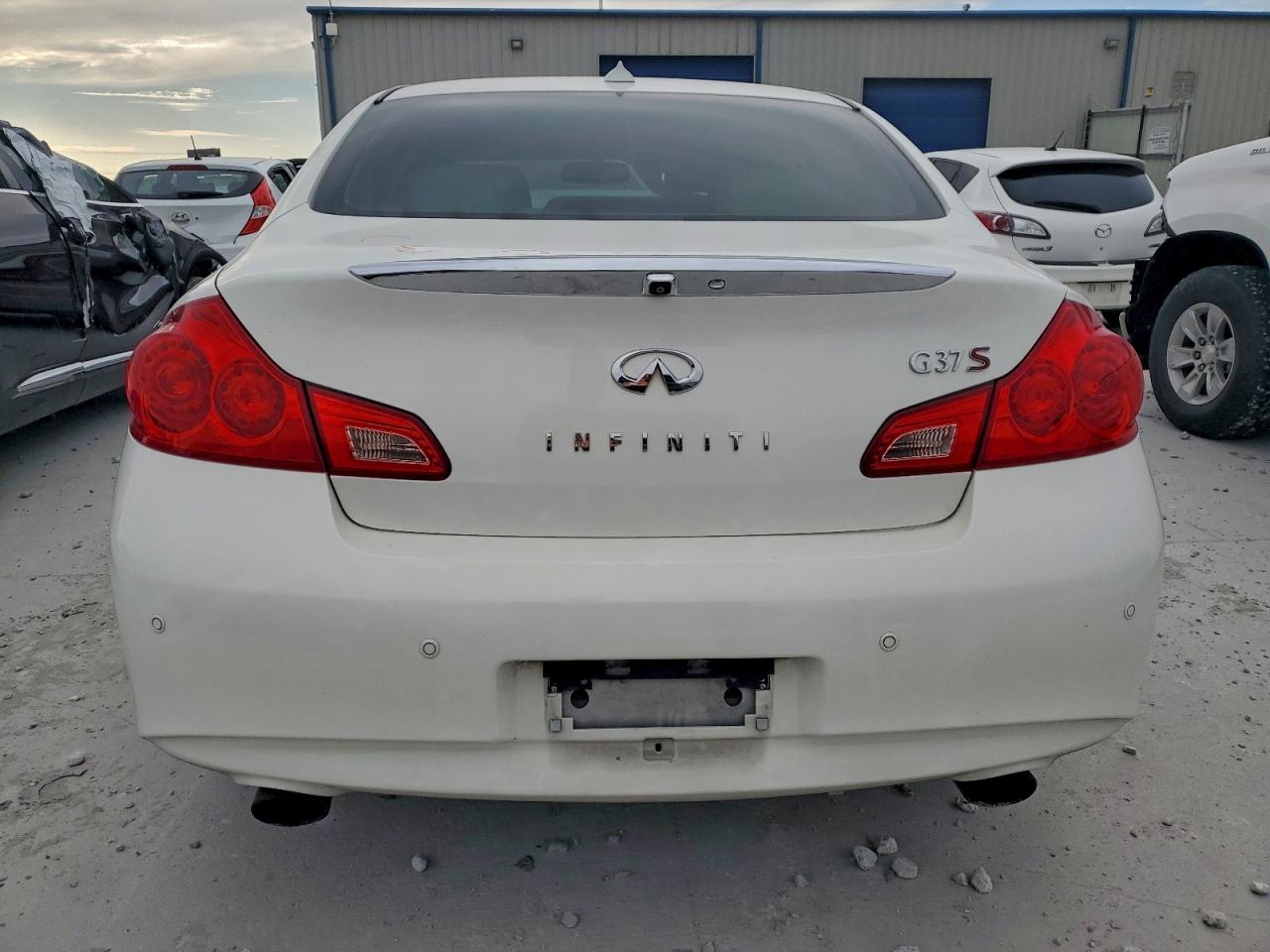 2012 INFINITI G37 BASE photo 6