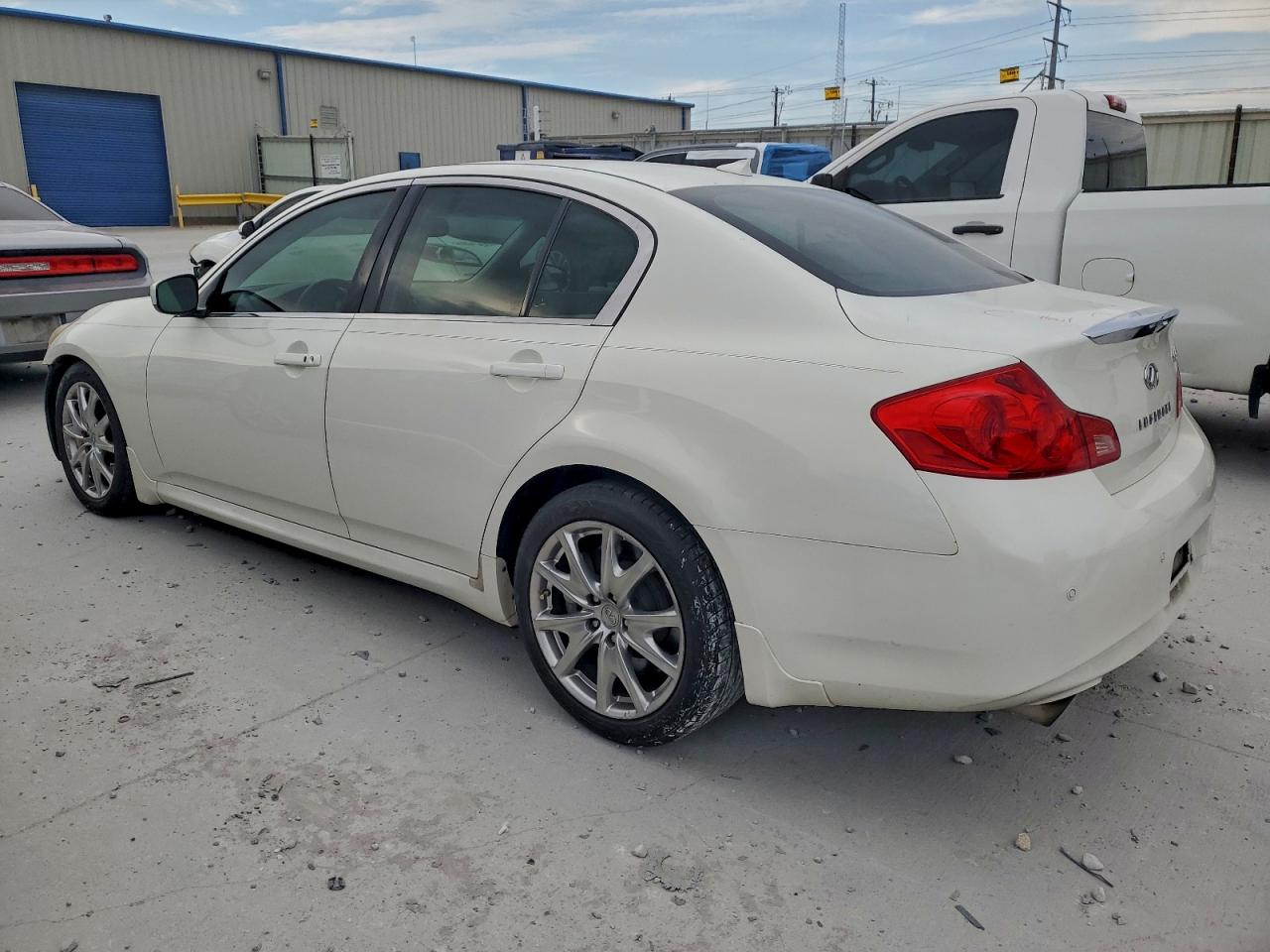 2012 INFINITI G37 BASE photo 2