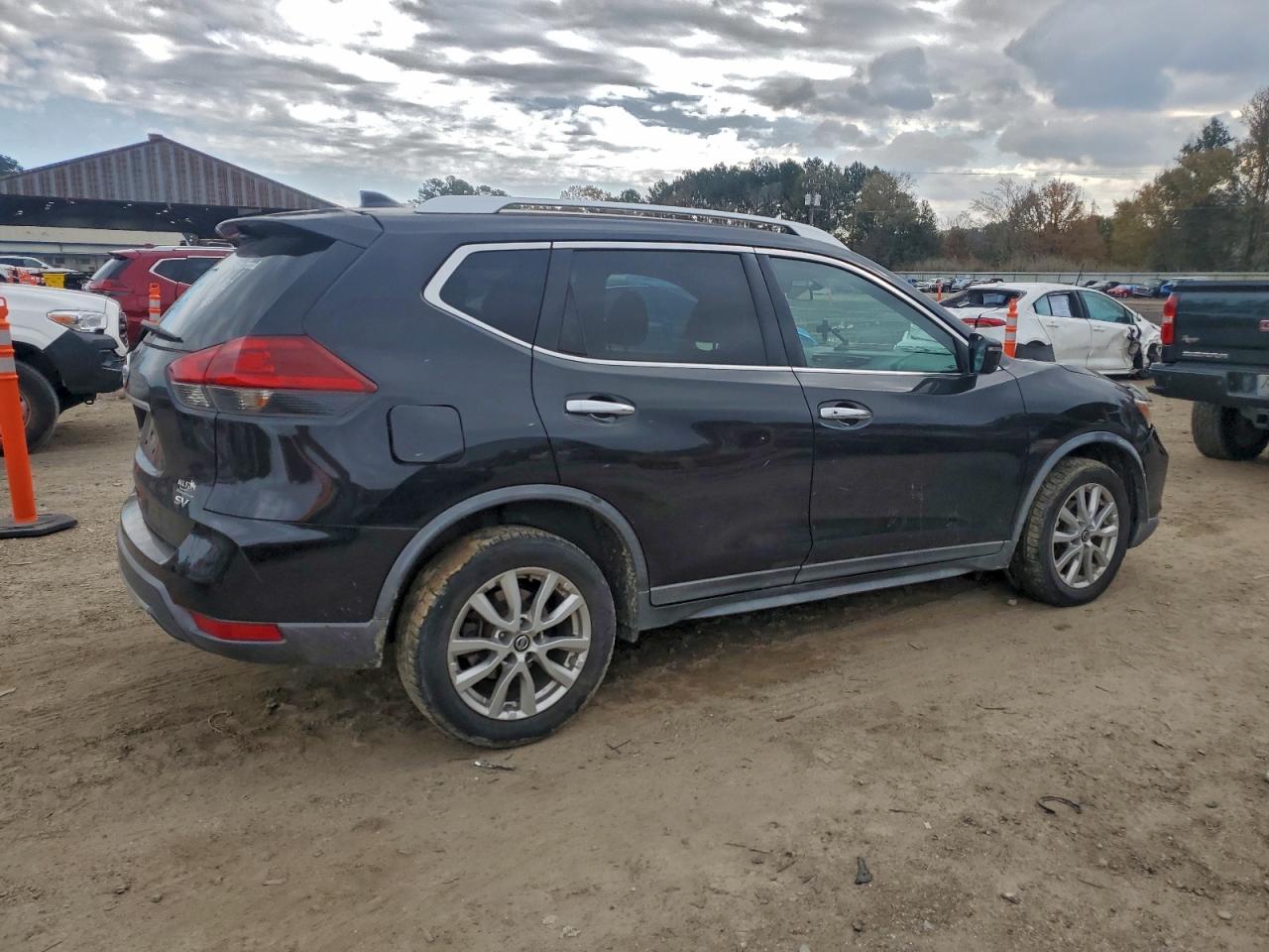 2018 NISSAN ROGUE S photo 5