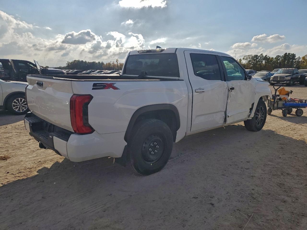 2024 TOYOTA TUNDRA CREWMAX SR photo 5