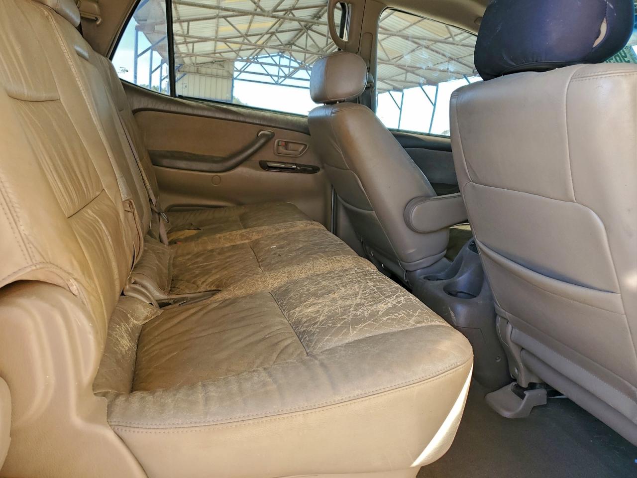 2004 TOYOTA SEQUOIA SR5 photo 10