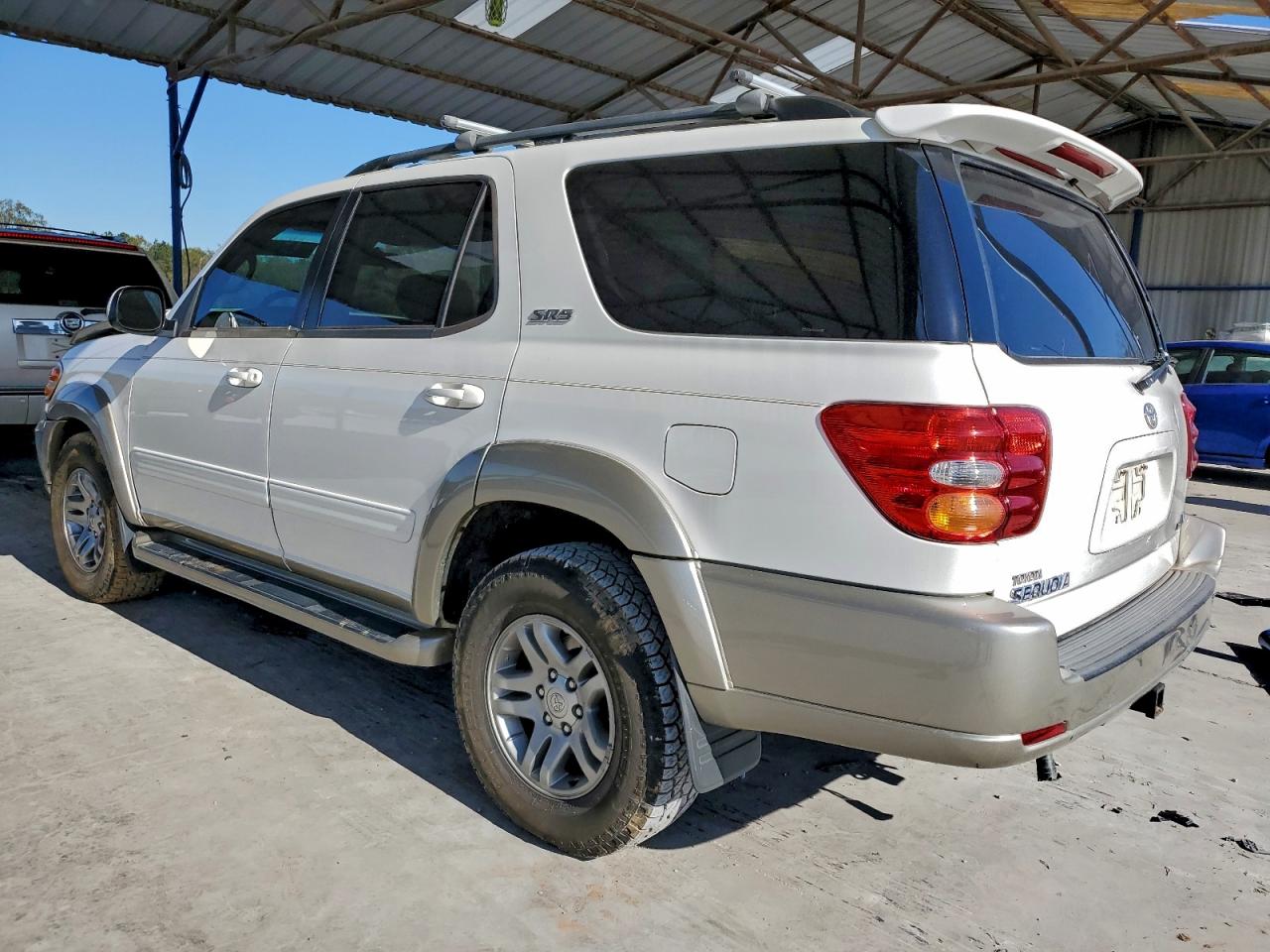 2004 TOYOTA SEQUOIA SR5 photo 2