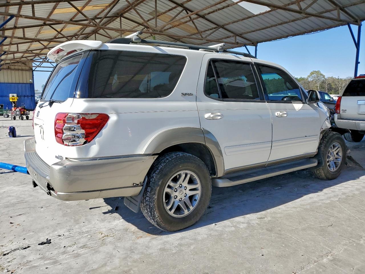 2004 TOYOTA SEQUOIA SR5 photo 3