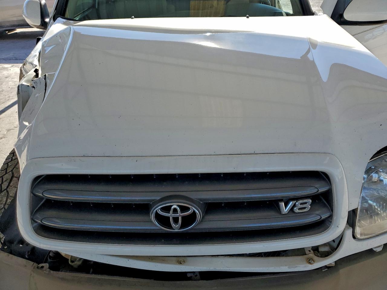2004 TOYOTA SEQUOIA SR5 photo 11