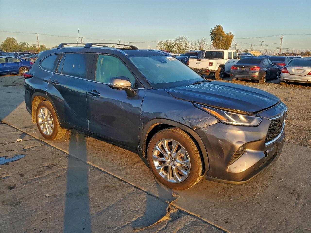 2024 TOYOTA HIGHLANDER LE photo 4