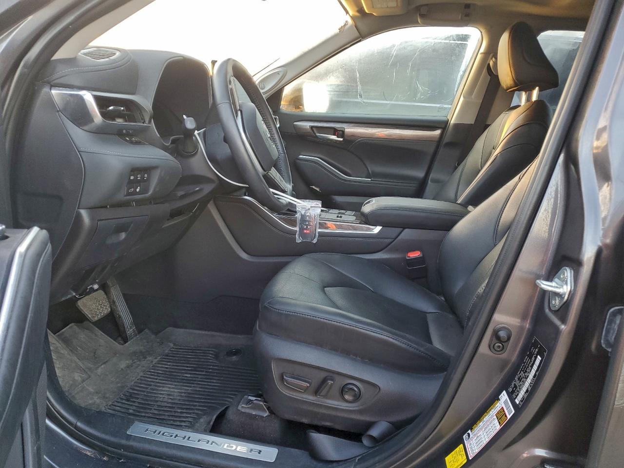 2024 TOYOTA HIGHLANDER LE photo 7