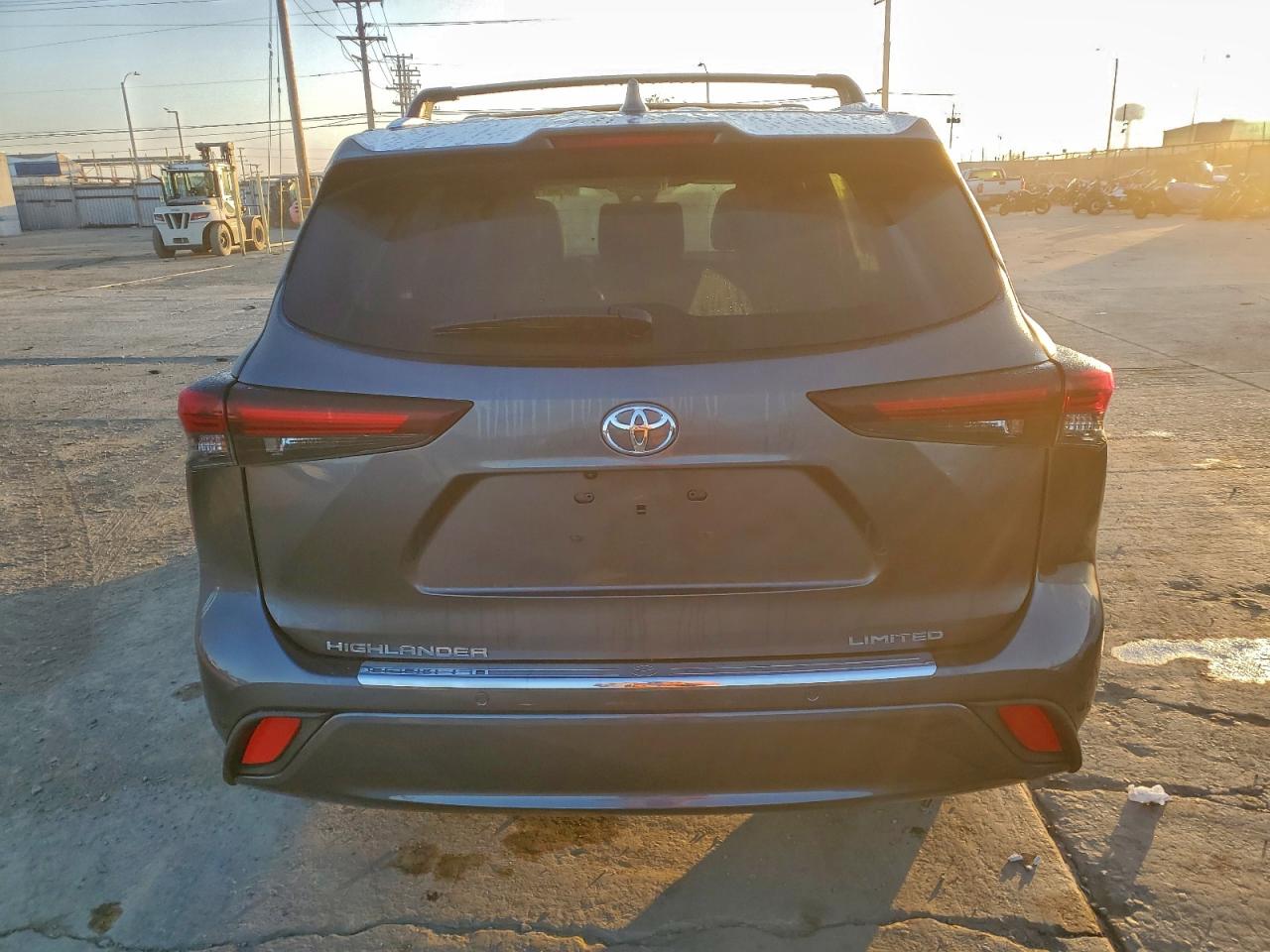 2024 TOYOTA HIGHLANDER LE photo 6